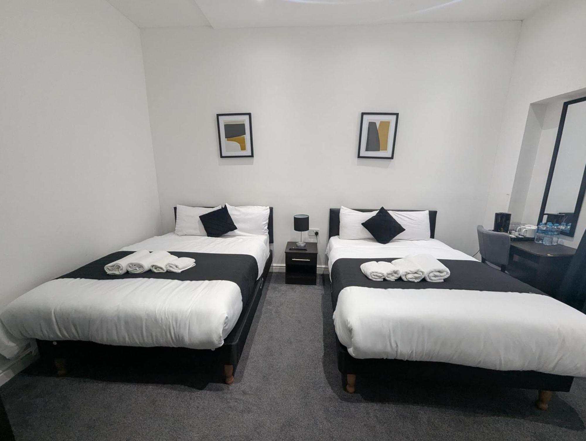 Oyo Firs Lodge London Heathrow Hounslow Eksteriør bilde