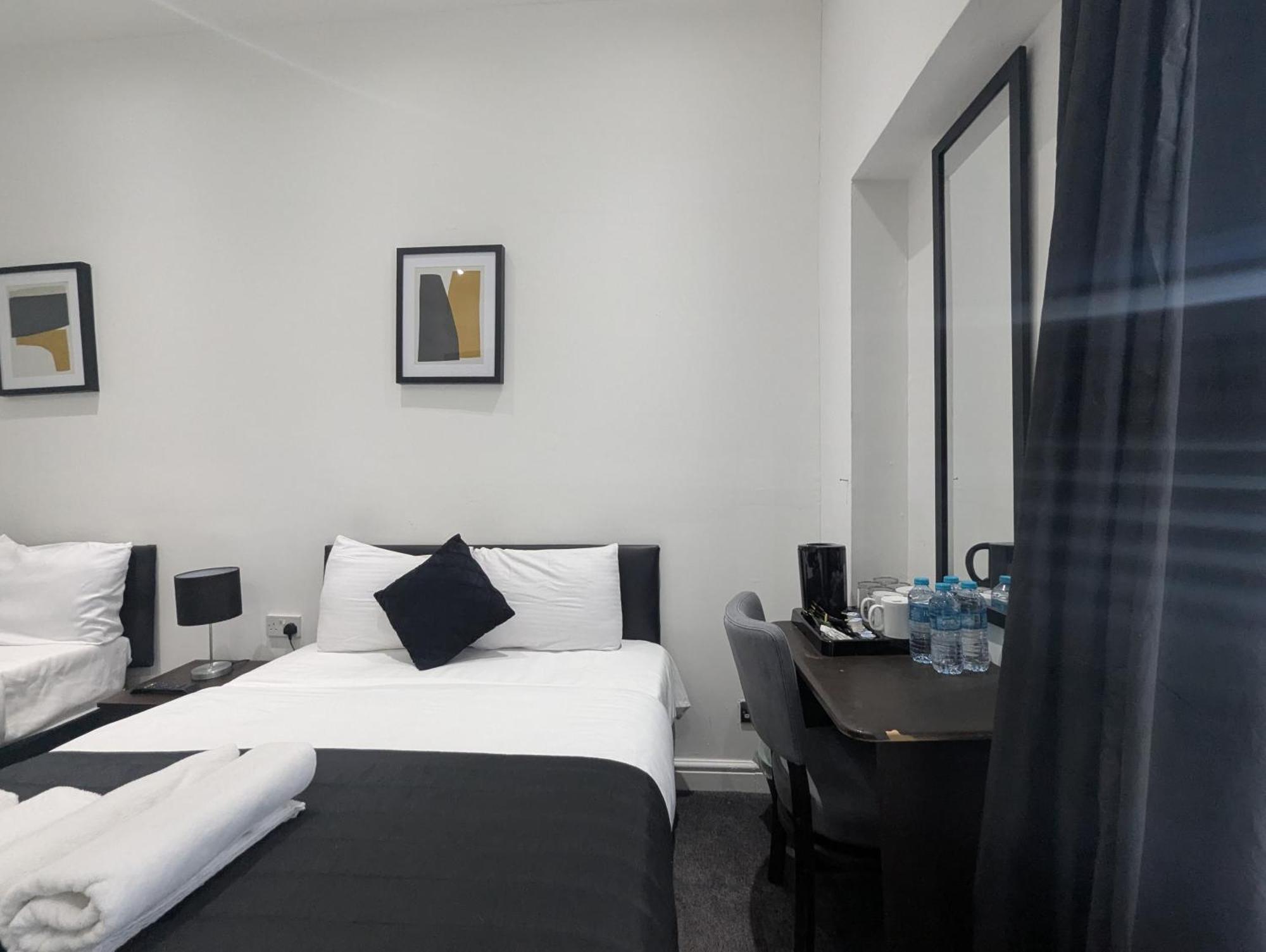 Oyo Firs Lodge London Heathrow Hounslow Eksteriør bilde