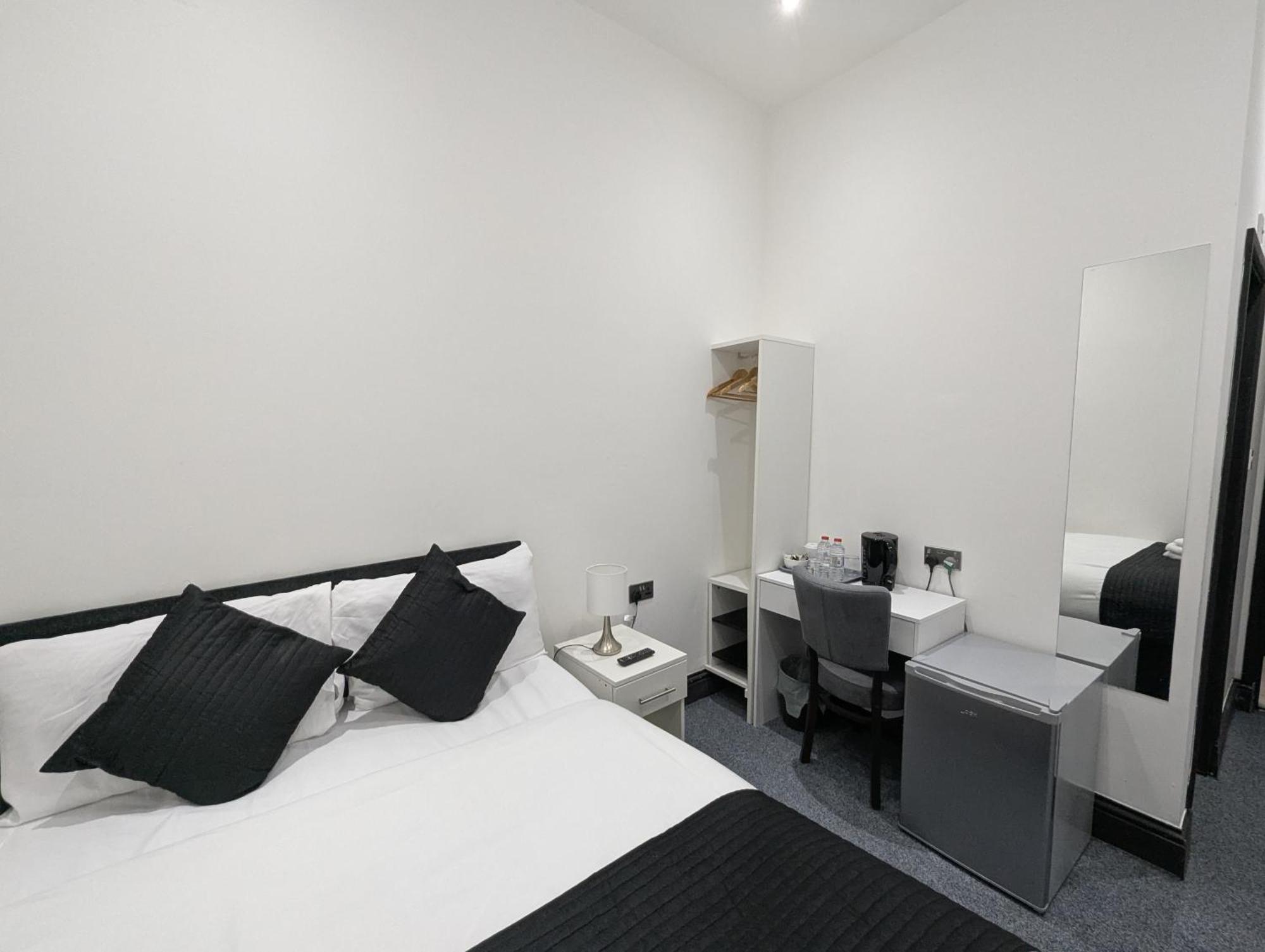 Oyo Firs Lodge London Heathrow Hounslow Eksteriør bilde