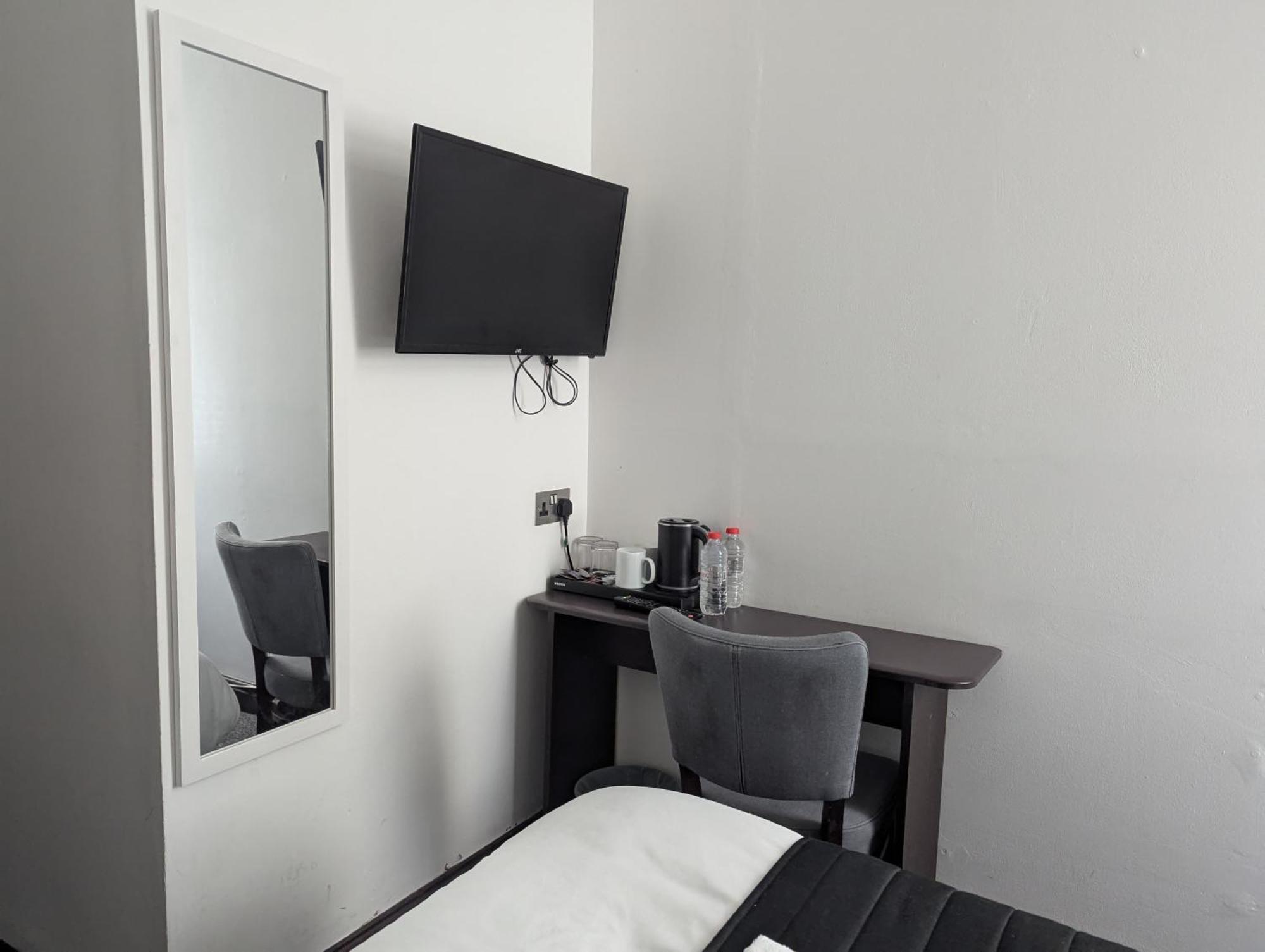 Oyo Firs Lodge London Heathrow Hounslow Eksteriør bilde