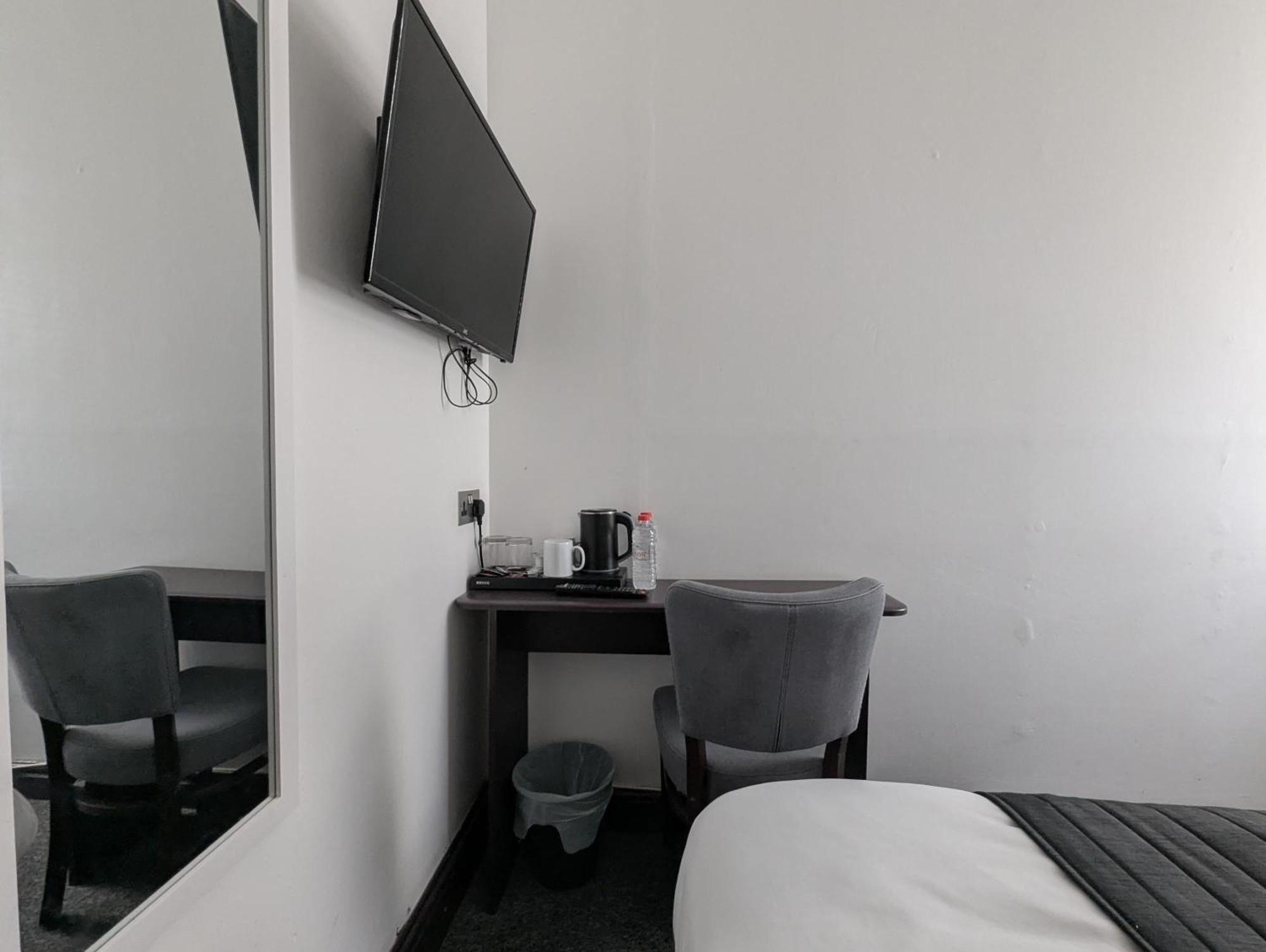 Oyo Firs Lodge London Heathrow Hounslow Eksteriør bilde