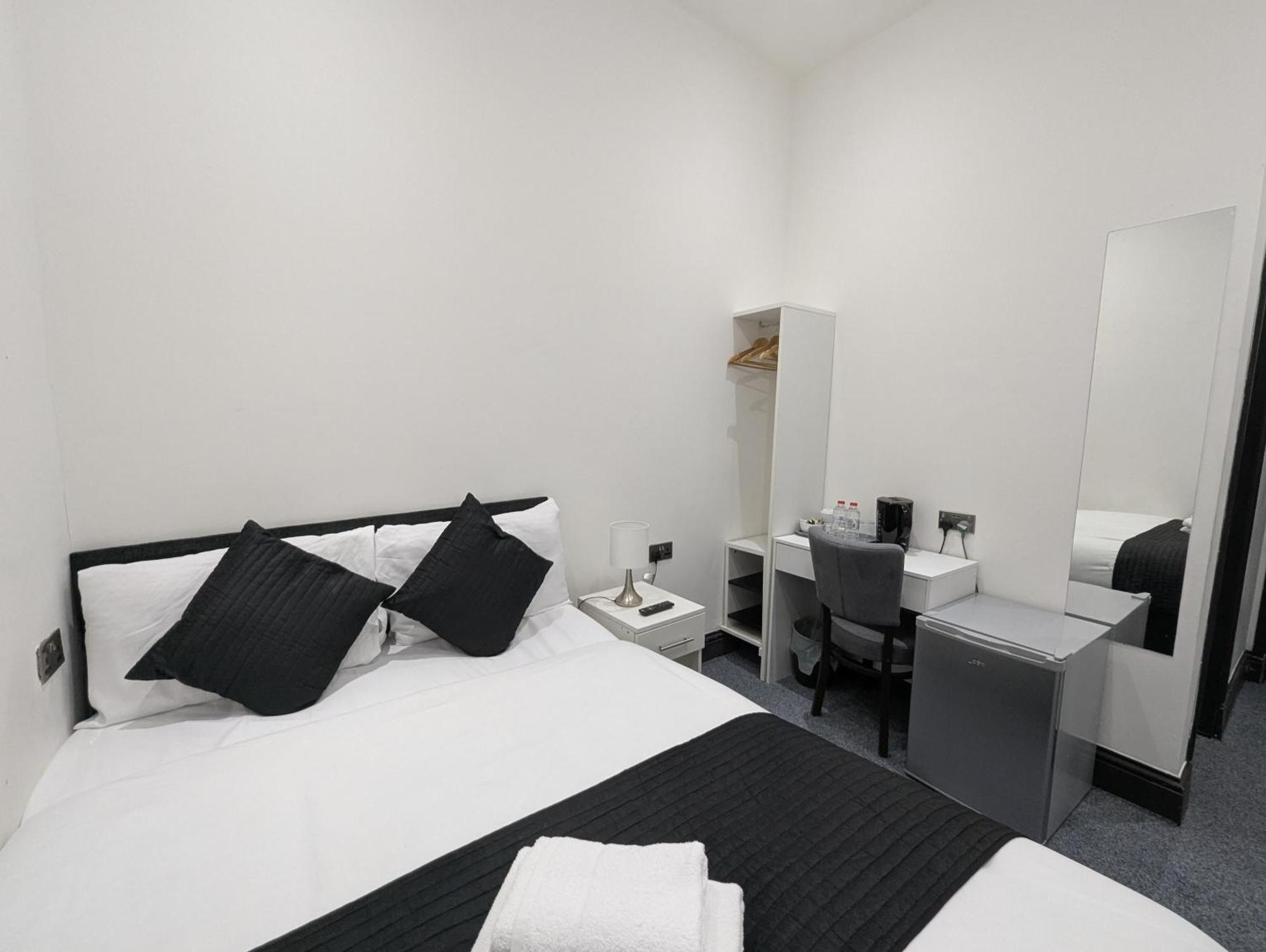 Oyo Firs Lodge London Heathrow Hounslow Eksteriør bilde