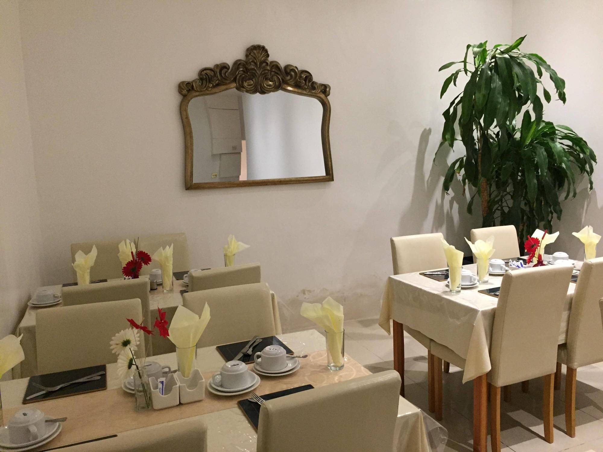 Oyo Firs Lodge London Heathrow Hounslow Eksteriør bilde