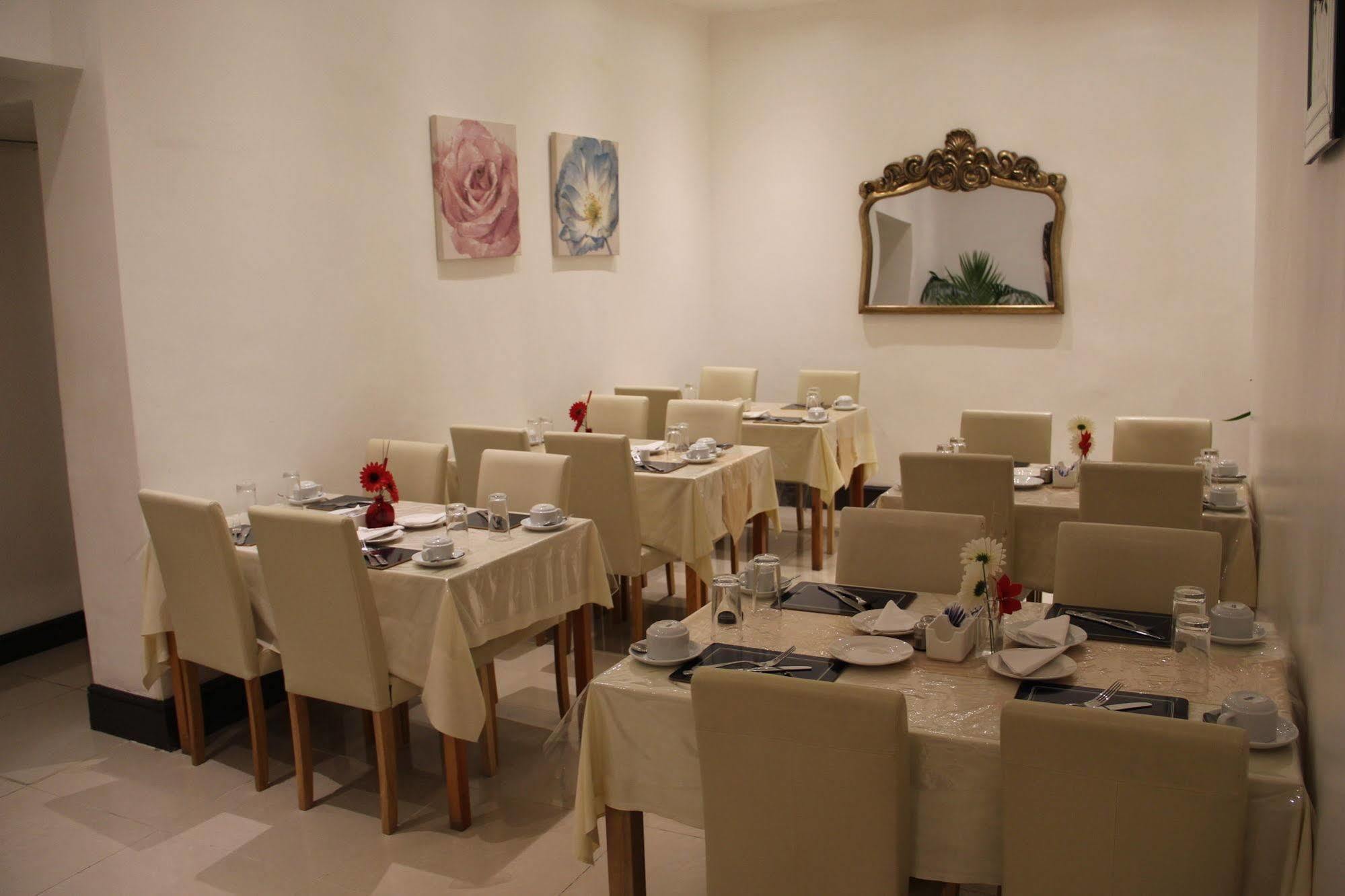 Oyo Firs Lodge London Heathrow Hounslow Eksteriør bilde
